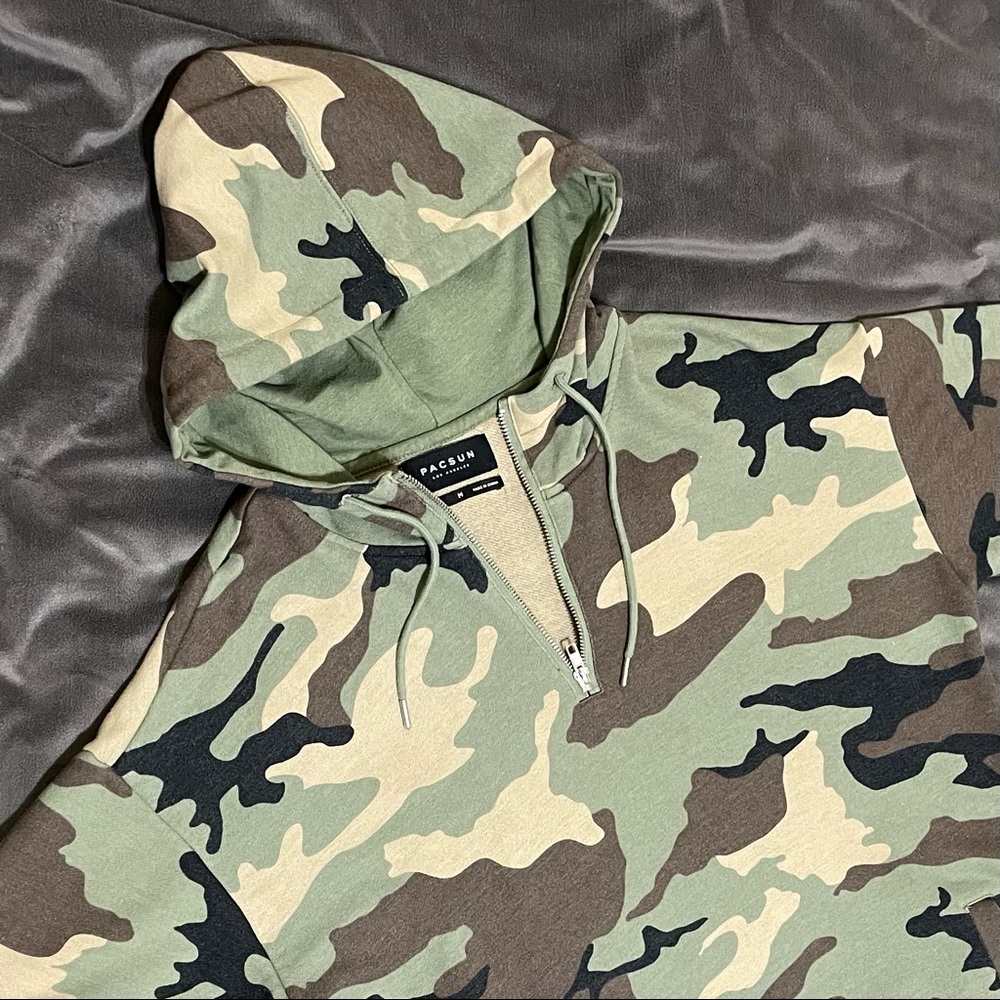 💚PacSun USA Yeezy Inspired Oversized Camo Short Sleeve Hoodie Size: M